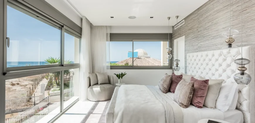 Beachfront Villa in Marbella